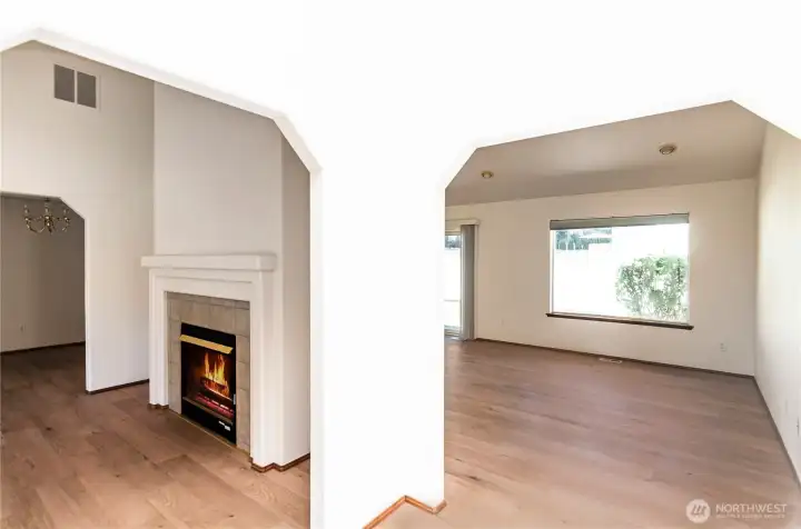Front entry has soaring ceilings with skylight that allows lots of natural light. Front entry has soaring ceilings with skylight that allows lots of natural light.