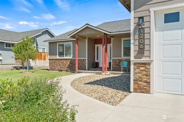 Welcome!  This home as 3 bedrooms 2.5 baths and is on a quiet cul-de-sac