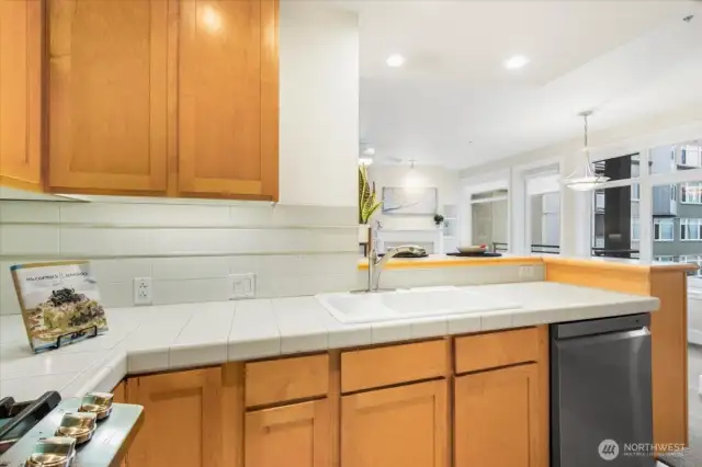 Under cabinet lighting, hardly used SS appliances, installed in 2023