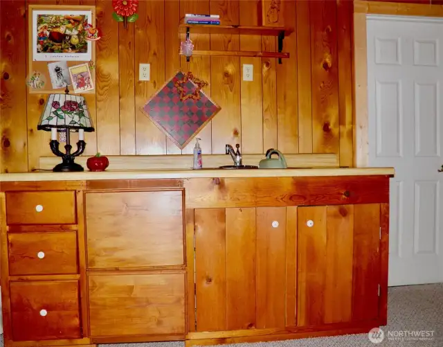 Small kitchen area in bonus room.