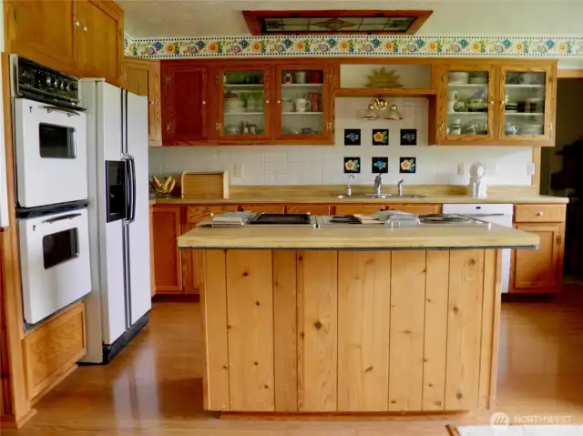 Open kitchen with Jenn-Aire cooktop in the island.
