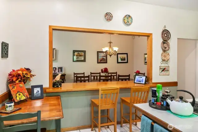 KITCHEN EATING AREA