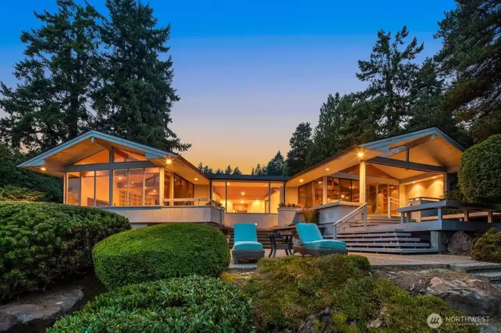 Mid-Century inspired classic design still capturing one's love for simplistic design that blends architecture and nature.