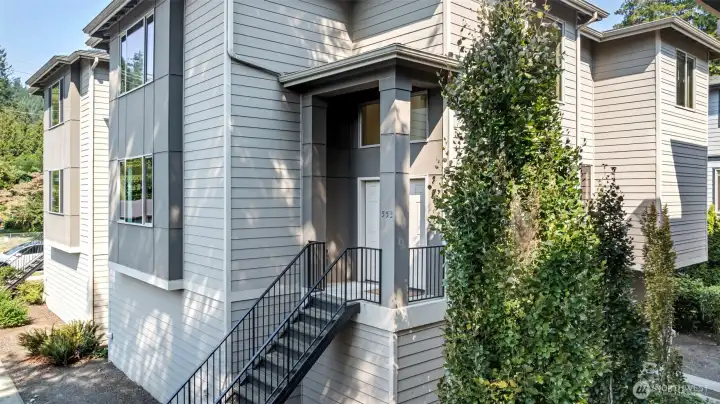 No shared walls in this townhome.