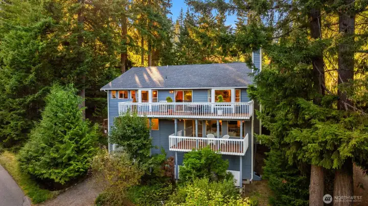 10 Bogey Ln features two decks, both with views of the lake and surrounding mountains.