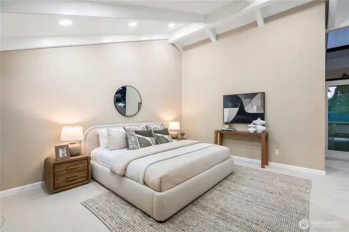 Primary suite w/vaulted ceiling