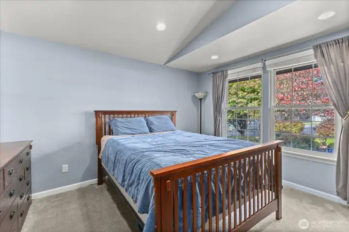 Office- currently used as guest bedroom