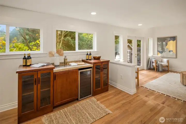 wet bar between living and family room.