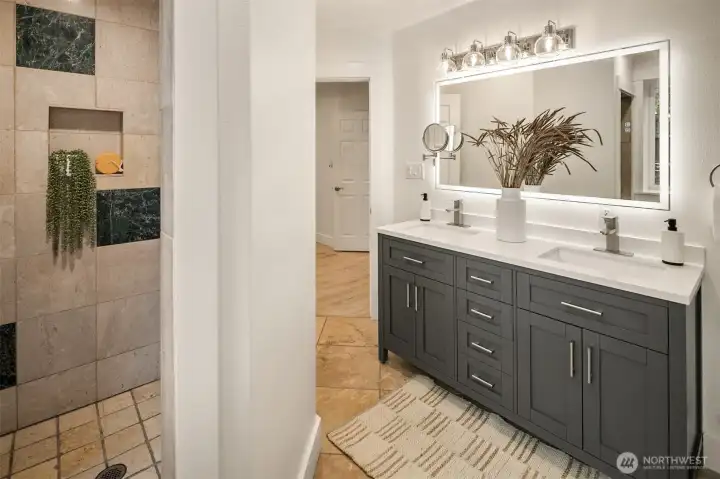 En suite bath off of bedroom 1 downstairs.