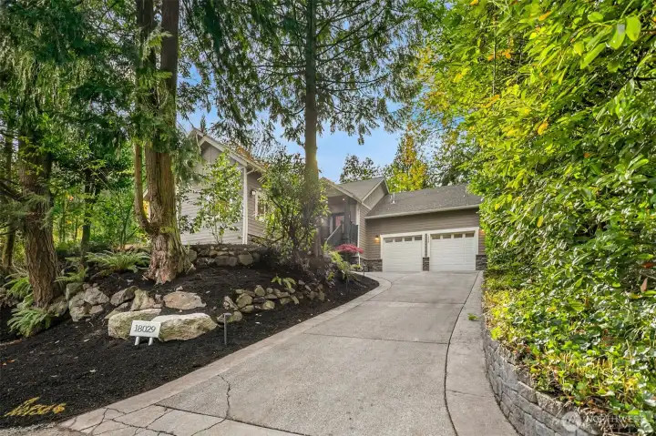 Driveway showing distance from street. Don't let the busy street scare you.