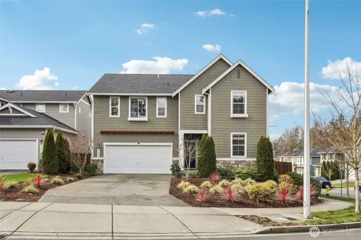 Beautiful corner lot home in Canyon Creek