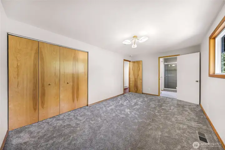 Bedroom on Mail with Bath Access