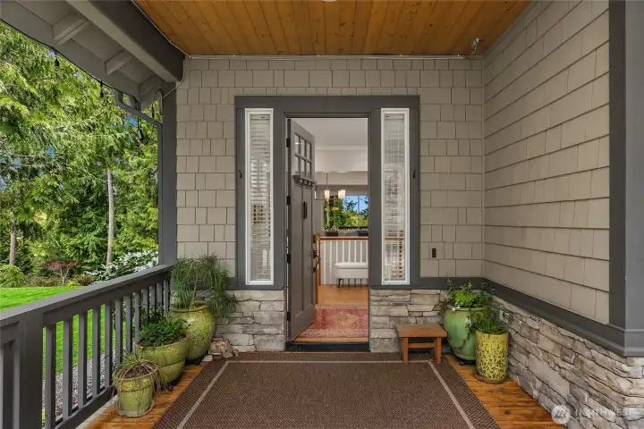 7835 Ledgestone Lp. A neighborhood that is loved by many for so many reasons! Mostly for location...