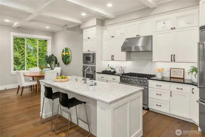 You have to love a large island perfect for a quick bite to eat on the run!