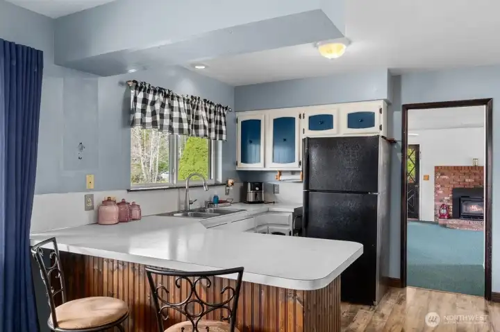 Peninsula with eating bar for casual dining.