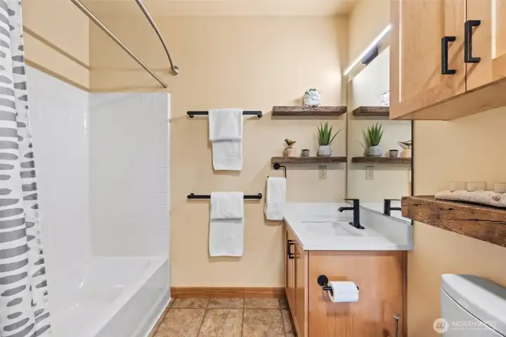 Super Sleek and Contemporary Bathroom
