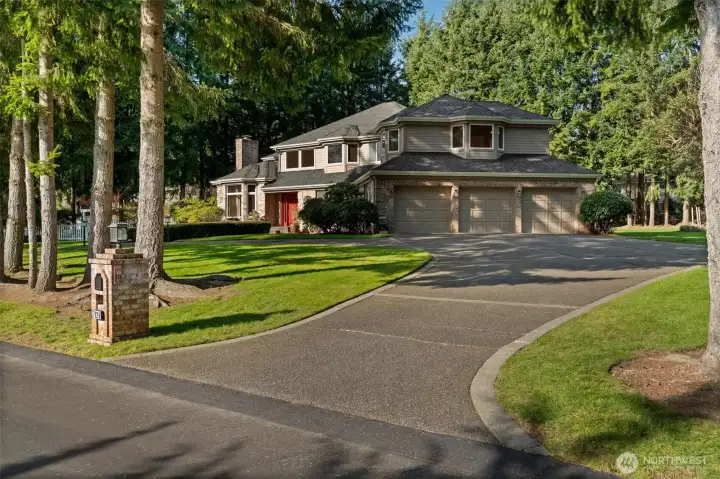 Every home has a story, and this gorgeous, curved paved driveway tells it all!