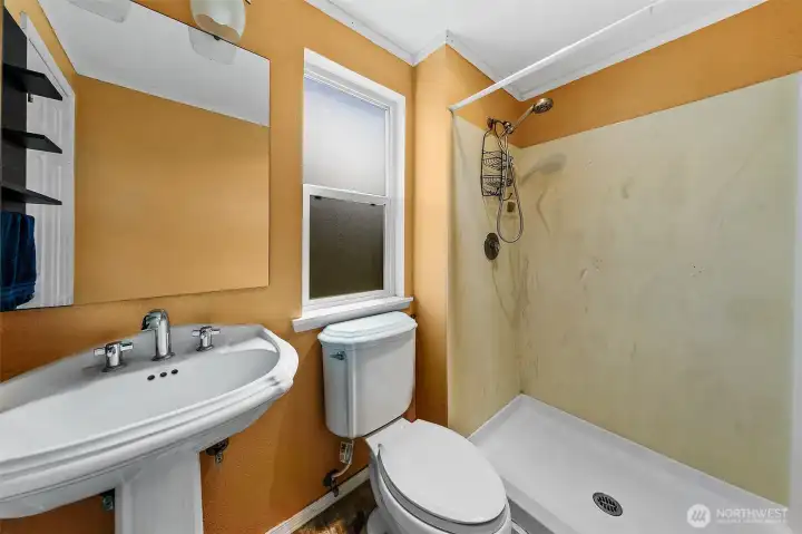 Primary 3/4 bath