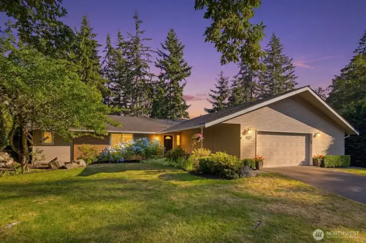 Welcome Home! Beautiful street appeal with a level driveway! Welcome Home! Beautiful street appeal with a level driveway!
