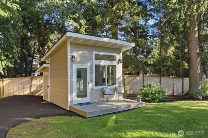 In 2021, an office/studio with electricity and WIFI was added to the backyard! In 2021, an office/studio with electricity and WIFI was added to the backyard!