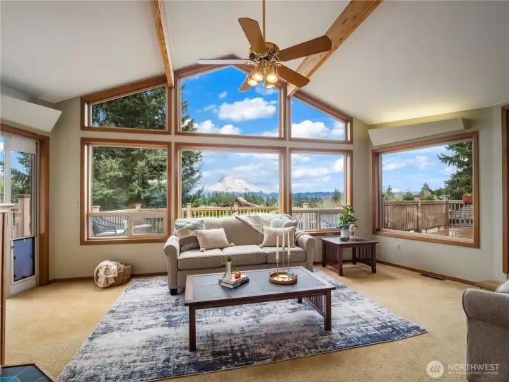 Stunning views awaits you when entering this home on a clear day. You will never get tired from staring out the window.