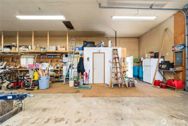 RV Garage - 3/4 Bath and w/d hook up
