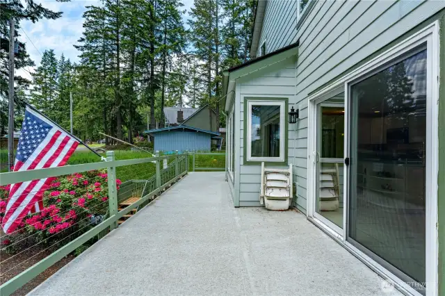 Large deck with sliders.