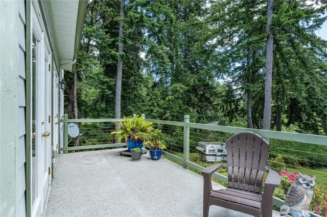 Large deck with sliders