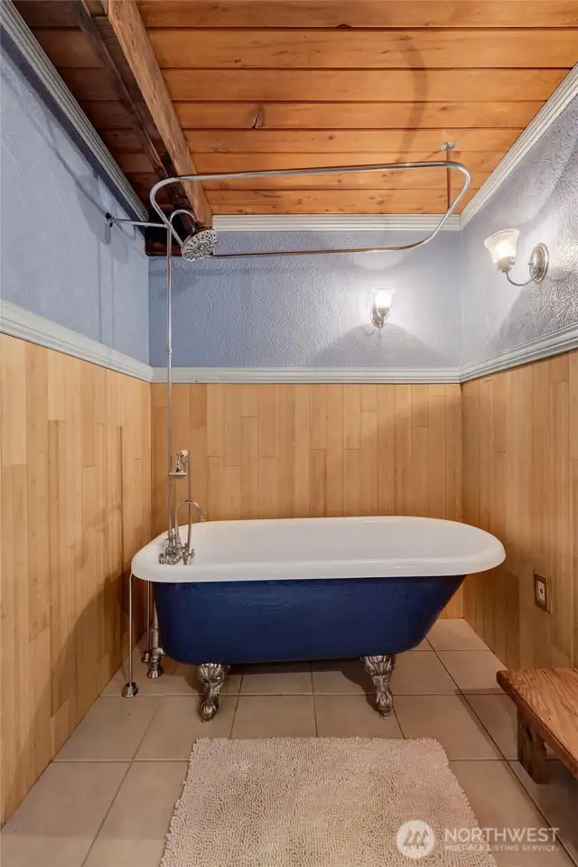 Relax in the clawfoot tub after a day at the lake, (showers available too)