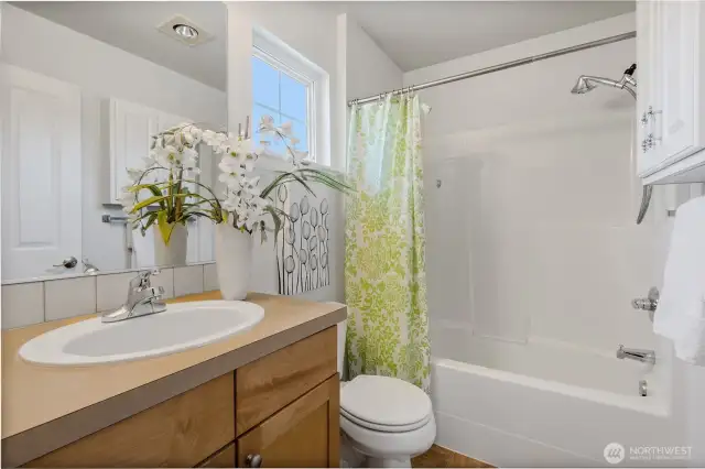 Full upstairs bath