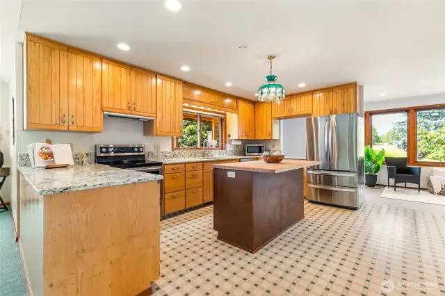 Hickory cabinets and granite countertops