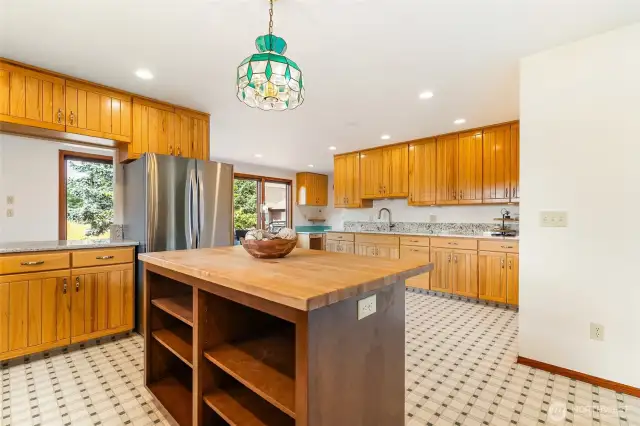 additional cabinets and extra sink on the back of the kitchen