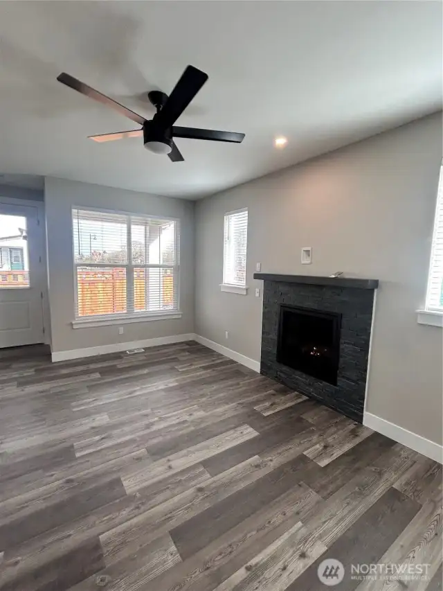 The fireplace surround is one of the selection items available to buyers. *Pervious Build