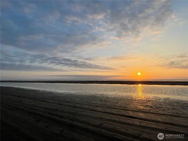 Minutes from the main beach, Duck Lake, and you can launch a kayak into the 23 miles of fresh waterways!