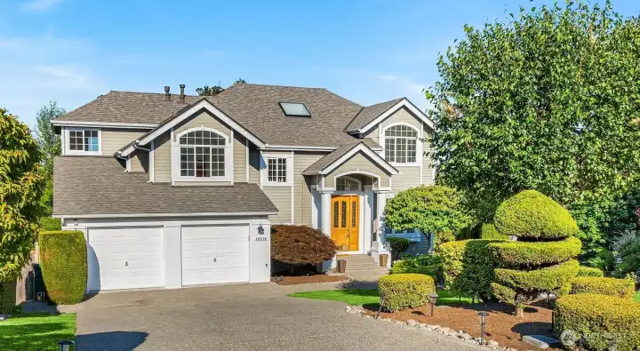 Excellent Woodinville location just a few minutes to Totem Lake, 405, and Wine Country.