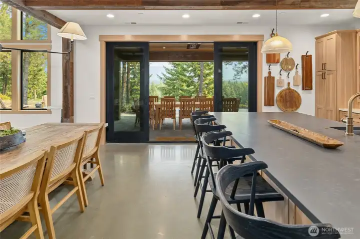 Slidng doors to covered outdoor patio