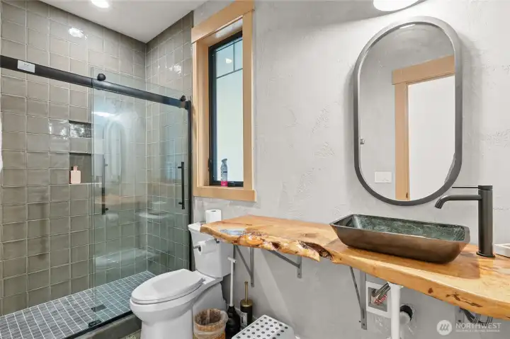 Three quarter bath on main