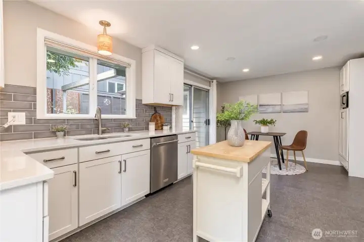 Plenty of room in the kitchen for multiple cooks!