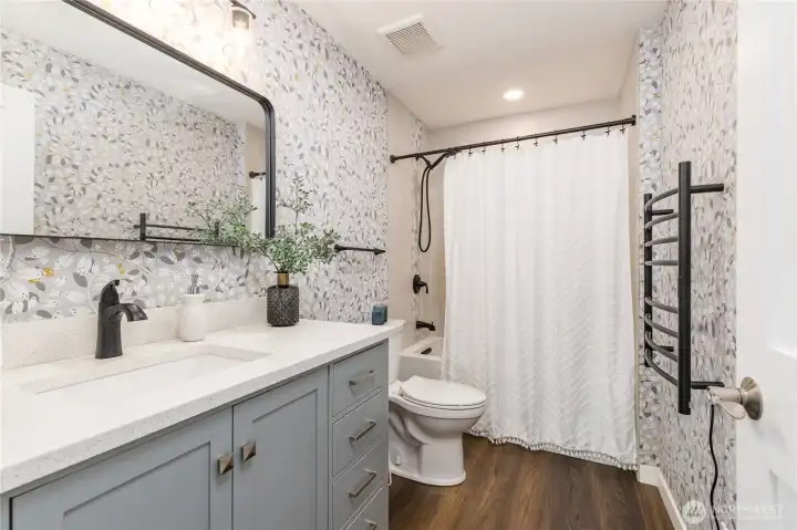 Full hall bath