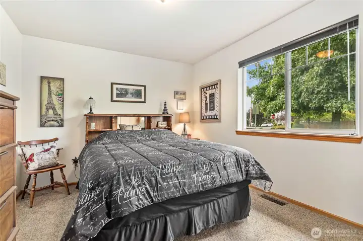 2nd bedroom