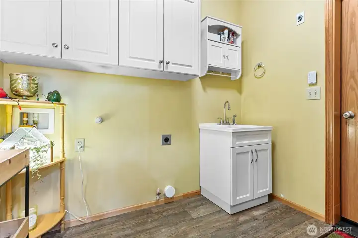 Utility room with washer/dryer hook-ups