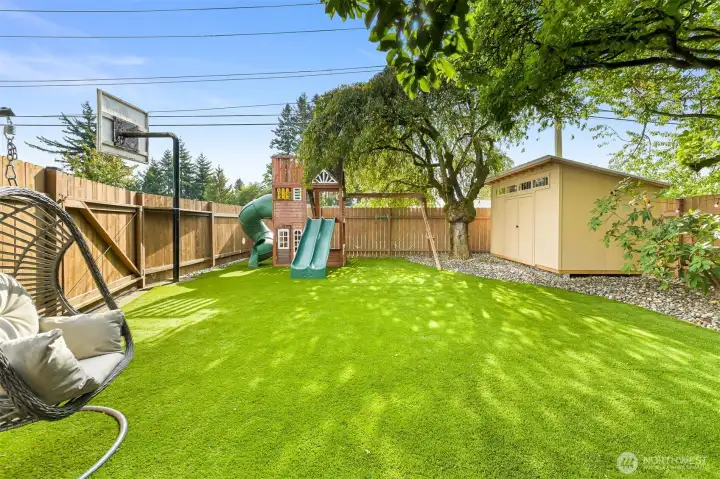 Low maintenance artificial grass