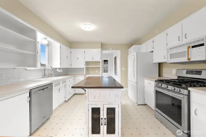 Brand new 4 piece Samsung stainless steel appliance package is ready for install