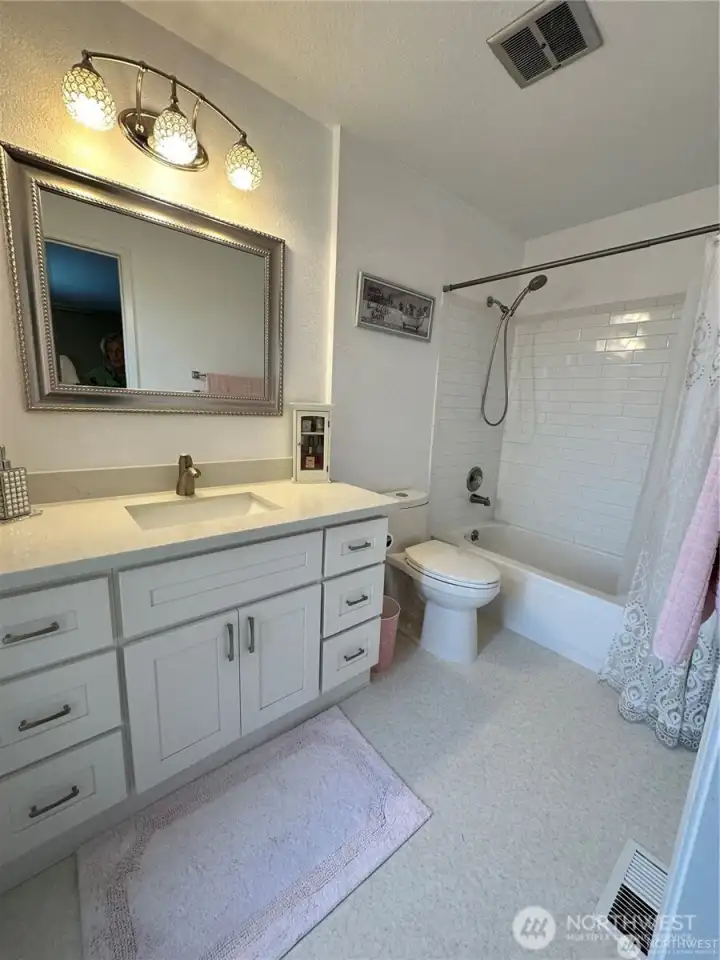 primary bed ensuite full bathroom