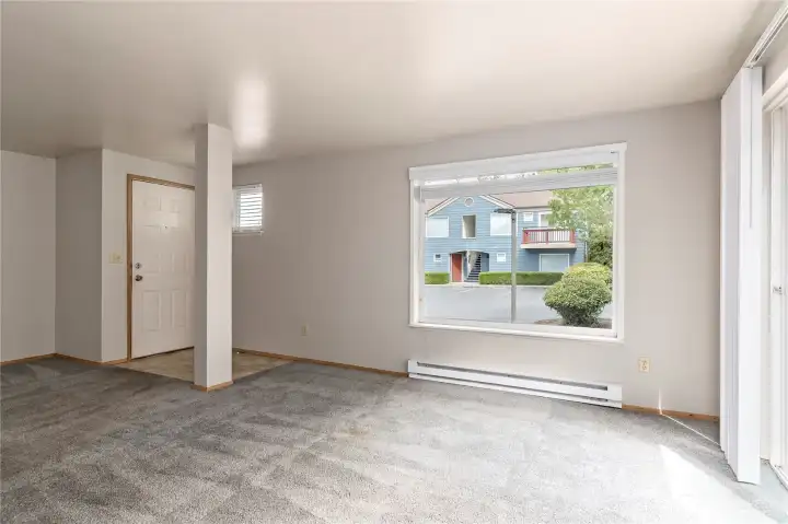 D101 Entry & Living Room