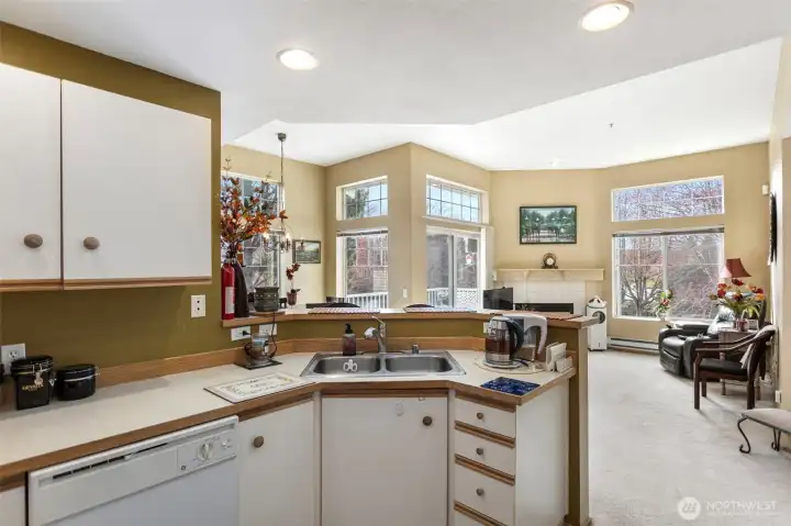 The open concept allows you to keep an eye on what is happening around you.