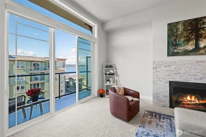 Enjoy the view of the sound from your living room or from one of the two access points to your deck.