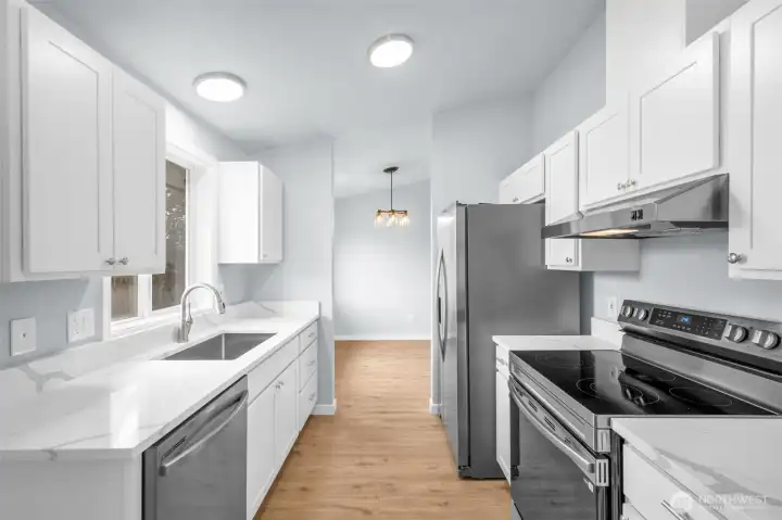 The new kitchens a perfect blend of style and functionality. It features sleek stainless-steel appliances that add a contemporary touch, with quartz countertops and easy glide cabinetry.