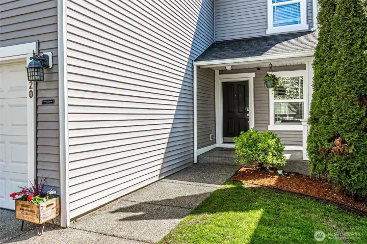 Nice covered front porch.