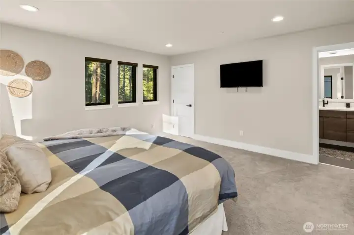 Upstairs ensuite bedroom 1